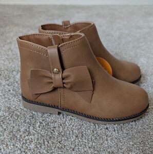 Tan Toddler Boots with Bow Accent